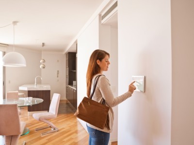 Dubai apartment door secured with smart lock before summer holiday travel